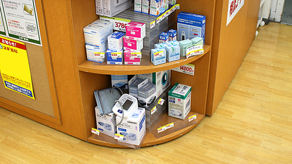 スギ薬局　大須店の血圧計