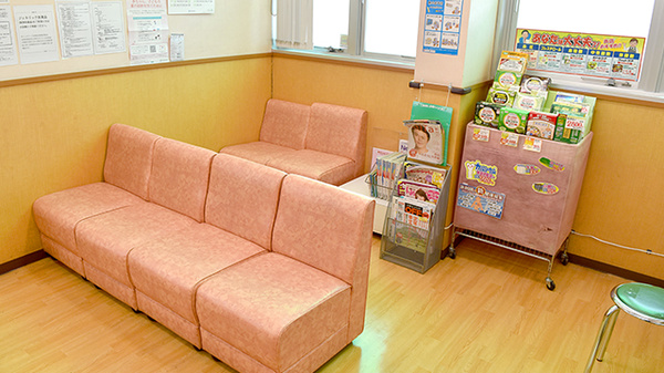 スギ薬局　和光店の待合スペース