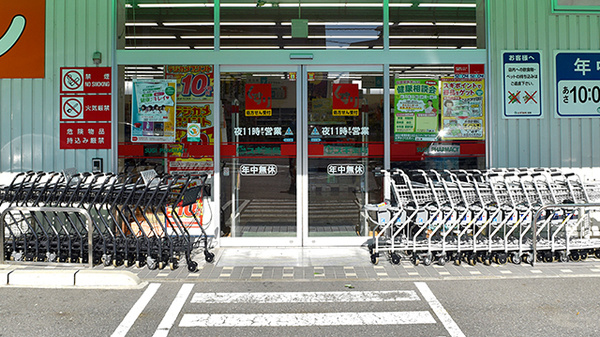 スギ薬局　和光店の入口