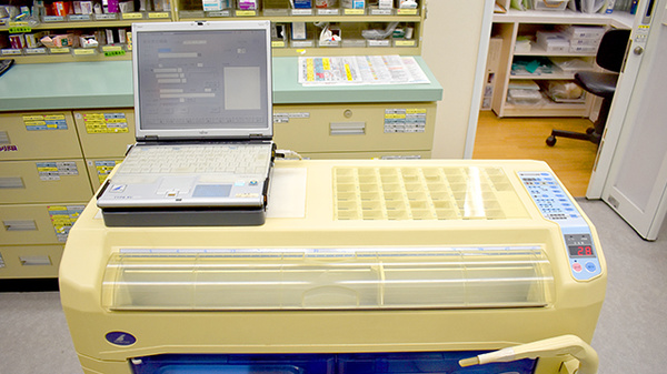スギ薬局　上里店の調剤器具
