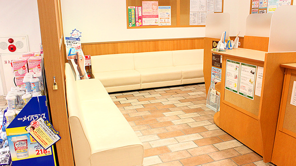 スギ薬局　大口店の待合スペース