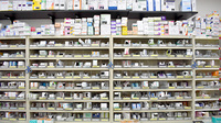 スギ薬局　泉西が岡店の薬棚