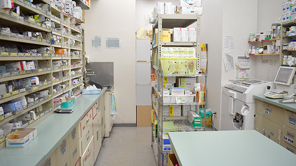 スギ薬局　泉西が岡店の調剤室