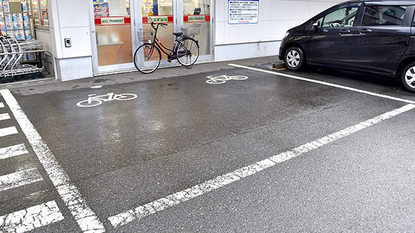 スギ薬局　東大和店の駐輪場