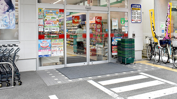 スギ薬局　都島北通店の入口