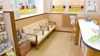 スギ薬局　東加賀屋店の待合スペース