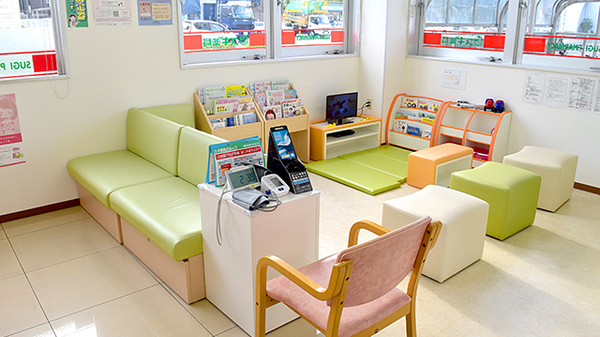 スギ薬局　大高南店の待合スペース