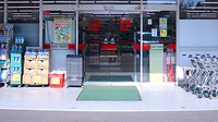 スギ薬局　厚木恩名店の入口