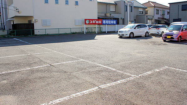 スギ薬局　草薙店の駐車場