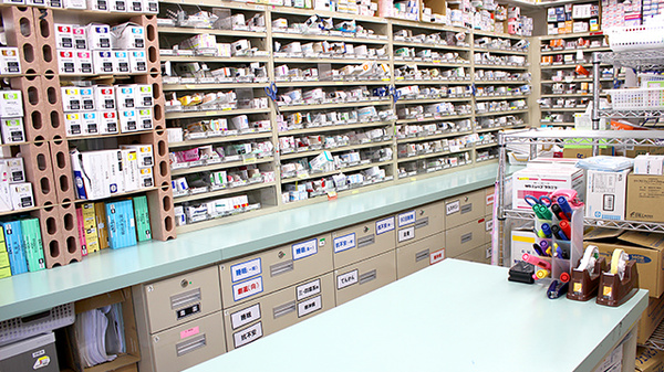 スギ薬局　草薙店の調剤室