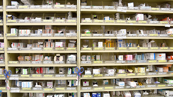 スギ薬局　吉祥寺南町店の薬棚