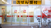スギ薬局　南毛利店の入口