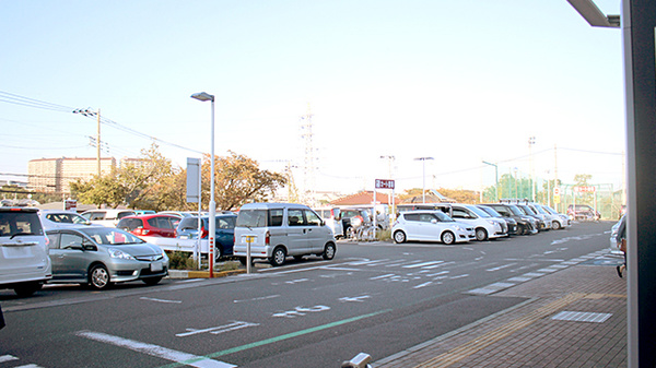 スギ薬局　南毛利店の駐車場
