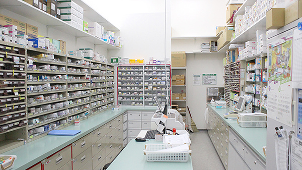 スギ薬局　駒林店の調剤室