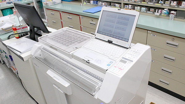 スギ薬局　駒林店の調剤器具