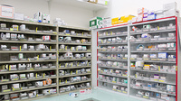 スギ薬局　駒林店の薬棚