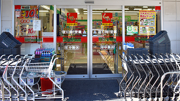 スギ薬局　相模原古淵店の入口