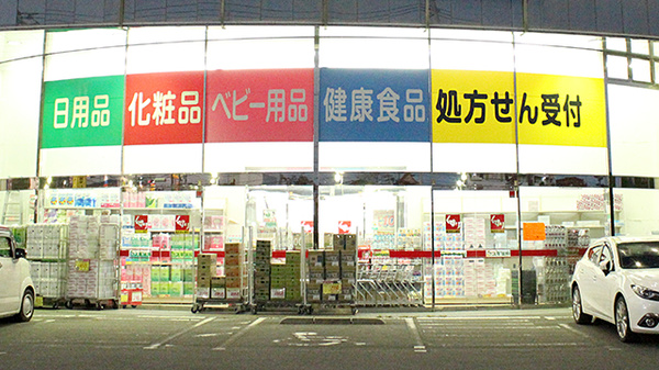 スギ薬局　深谷上柴店の入口