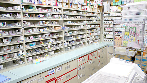 スギ薬局　日比野店の調剤室
