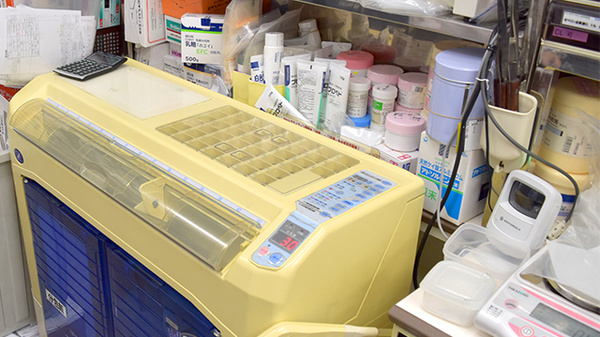 スギ薬局　赤坂店の調剤器具