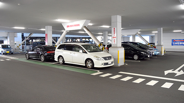 スギ薬局　みなと七番町店の駐車場