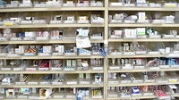 スギ薬局　みなと七番町店の薬棚