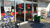 スギ薬局　野立橋店の入口