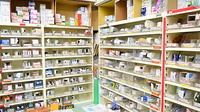 スギ薬局　谷町四丁目店の薬棚