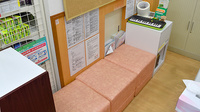 スギ薬局　神田西口通り店の待合スペース