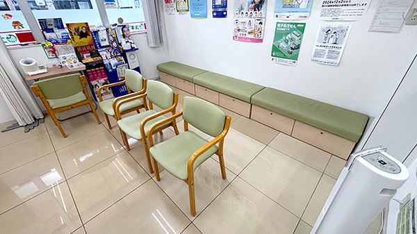 スギ薬局　都島友渕店の待合スペース