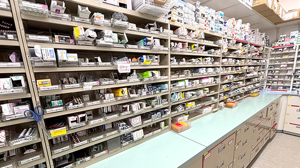 スギ薬局　都島友渕店の薬棚