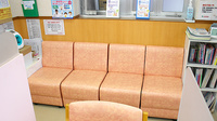 スギ薬局　御器所西店の待合スペース
