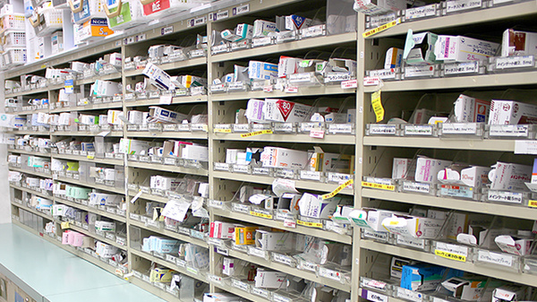 スギ薬局　御器所西店の薬棚