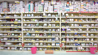 スギ薬局　西新宿医大前店の薬棚