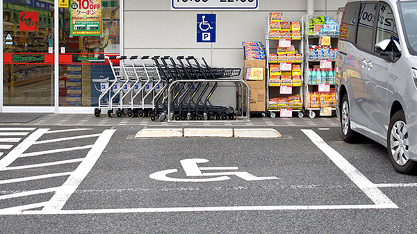 スギ薬局　町田高ヶ坂店の駐車場
