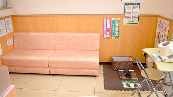 スギ薬局　町田高ヶ坂店の待合スペース