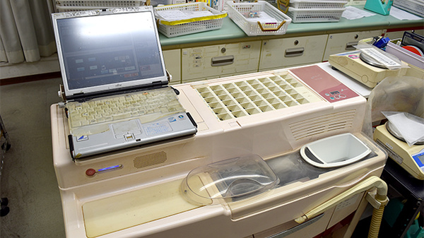 スギ薬局　車道店の調剤器具