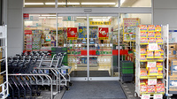 スギ薬局　関町北店の入口