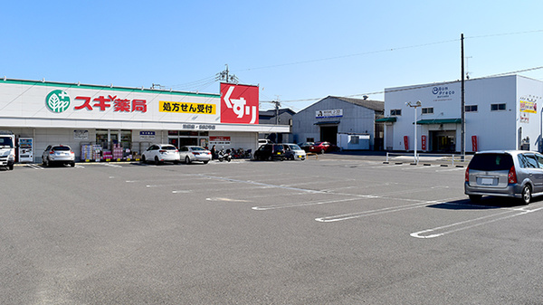 スギ薬局　油屋店の駐車場