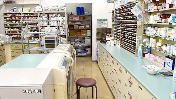 スギ薬局　油屋店の調剤室
