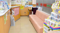 スギ薬局　富士見台店の待合スペース