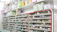 スギ薬局　下新城店の薬棚