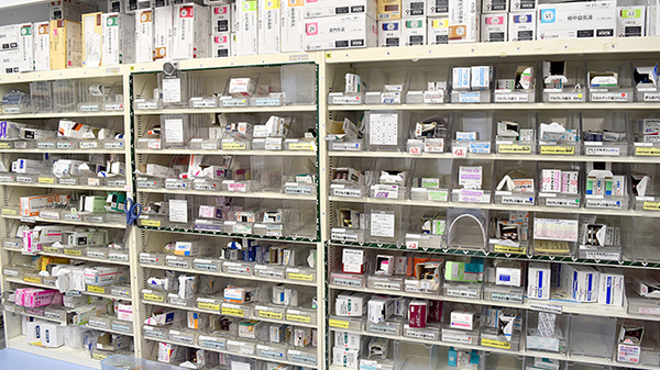 スギ薬局　石神井台店の薬棚