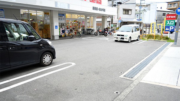 スギ薬局　関目店の駐車場