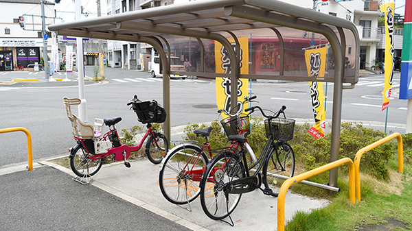 スギ薬局　関目店の駐輪場