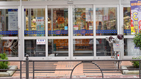 スギ薬局　練馬豊玉店の入口
