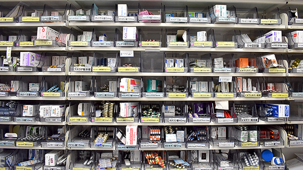 スギ薬局　練馬豊玉店の薬棚