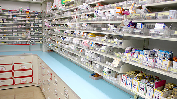 スギ薬局　北内店の薬棚