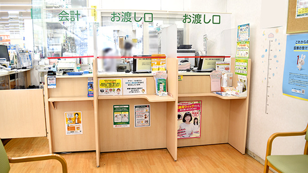 スギ薬局　新大阪宮原店の受付/カウンター