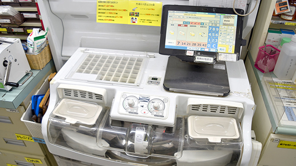 スギ薬局　新大阪宮原店の調剤器具